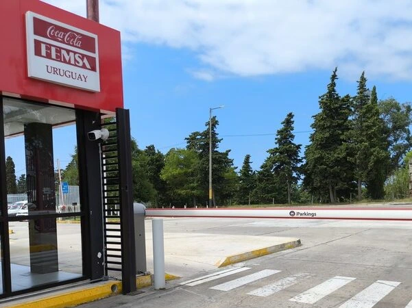 Control de acceso vehicular en planta Coca-Cola FEMSA Uruguay con tecnología iParkings