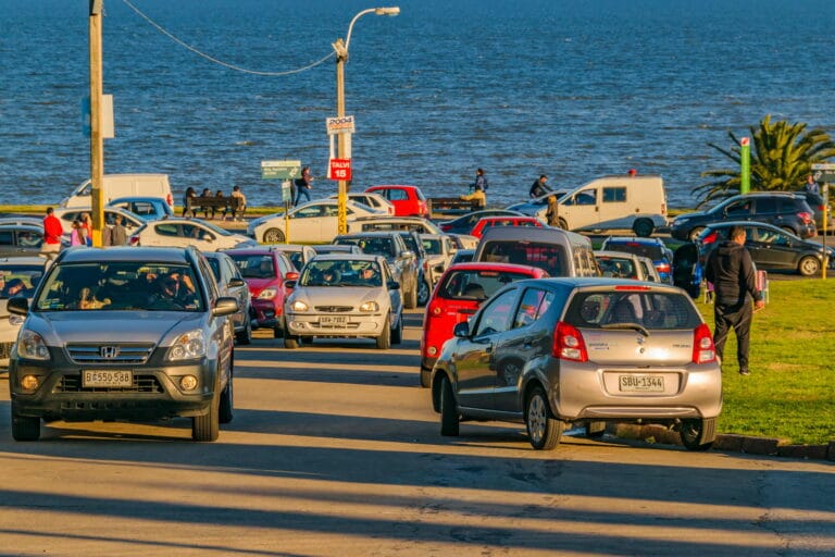 El mal uso del espacio público: un desafío para la movilidad urbana que la tecnología puede resolver