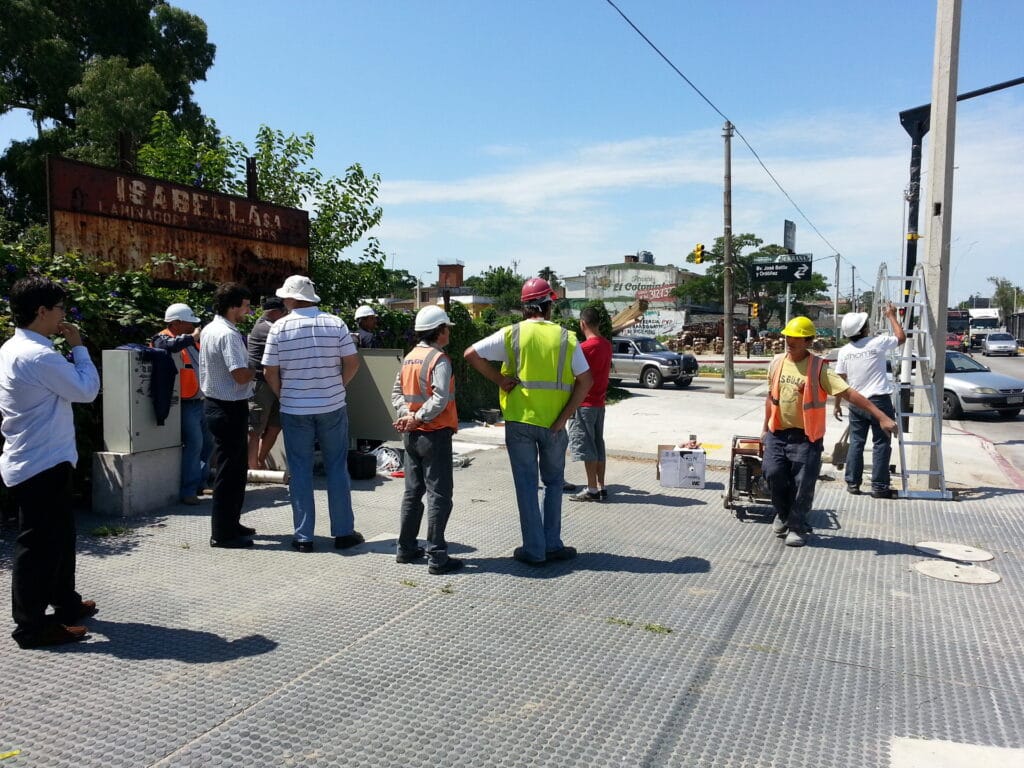 iParkings instala en la ciudad los primeros radares de velocidad junto a la Intendencia de Montevideo 2013